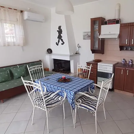 Oyrania -Μαυροβούνι Γυθείου- Σπίτι Με Θέα *