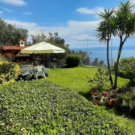 펜션 Oyrania -Μαυροβούνι Γυθείου- Σπίτι Με Θέα *