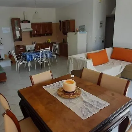 Сasa de vacaciones Oyrania -Μαυροβούνι Γυθείου- Σπίτι Με Θέα Mavrovoúnion